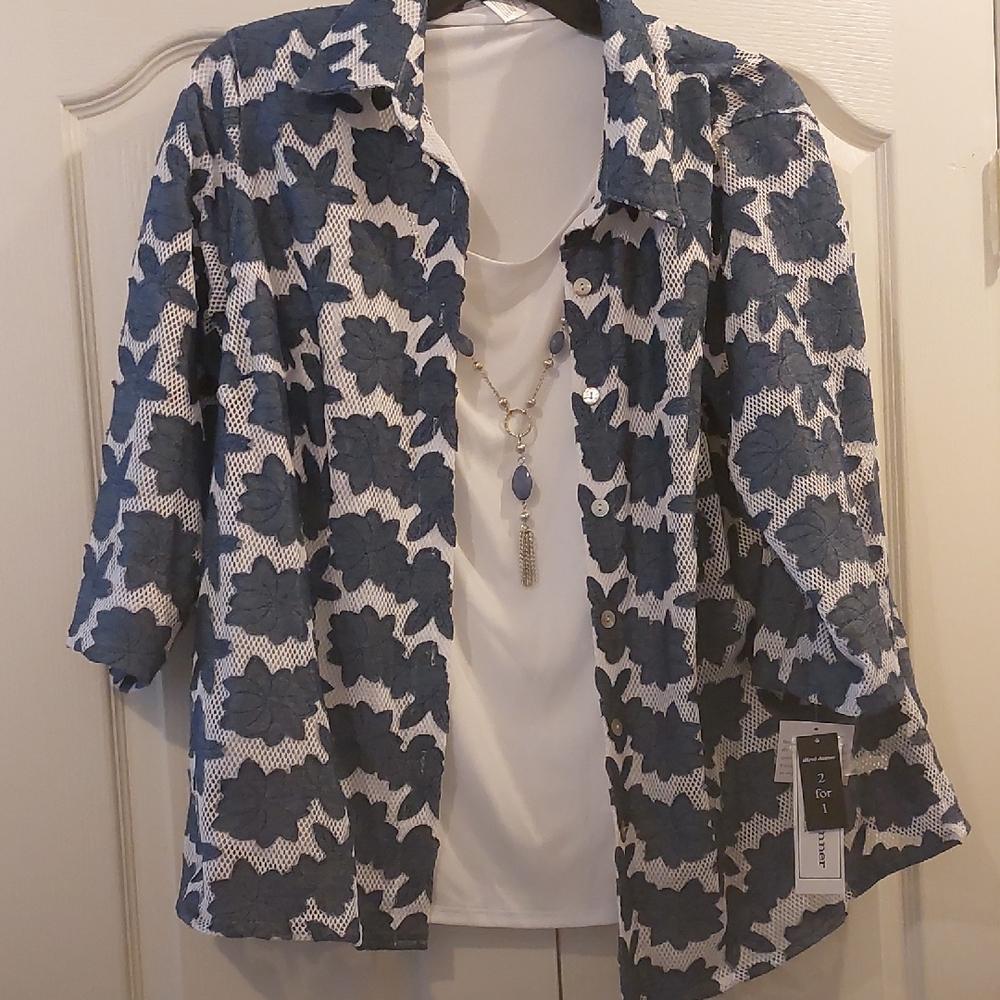 Alfred Dunner Navy and White Leaf Pattern Blouse
